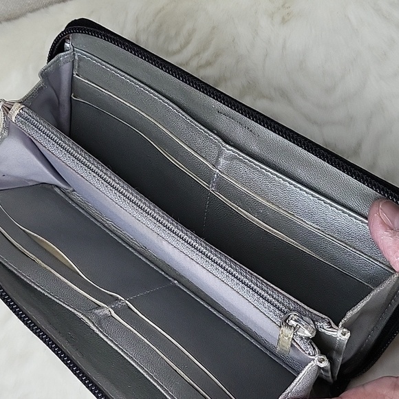 Chanel Black Floral Embossed Wallet - Picture 9 of 13